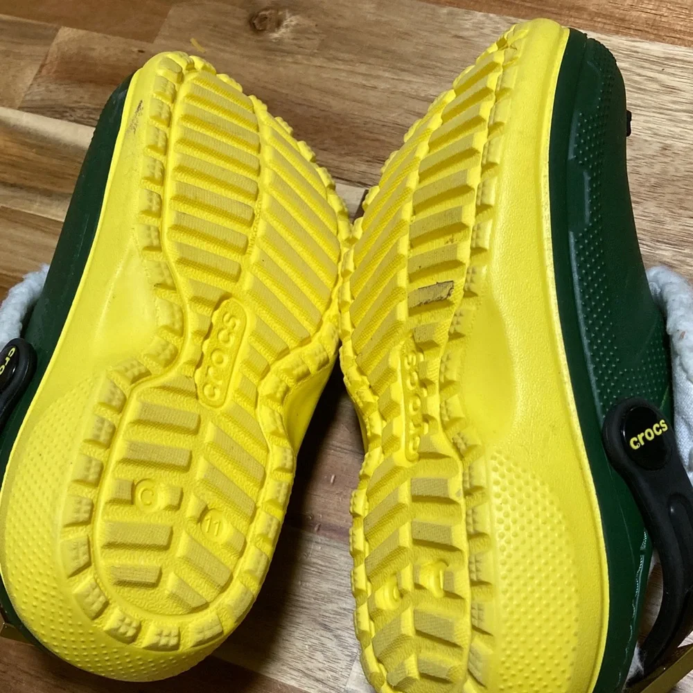CROCS Kids Elf Holidays Green and Yellow Slippers with Plush Lining‎ Toddler 11